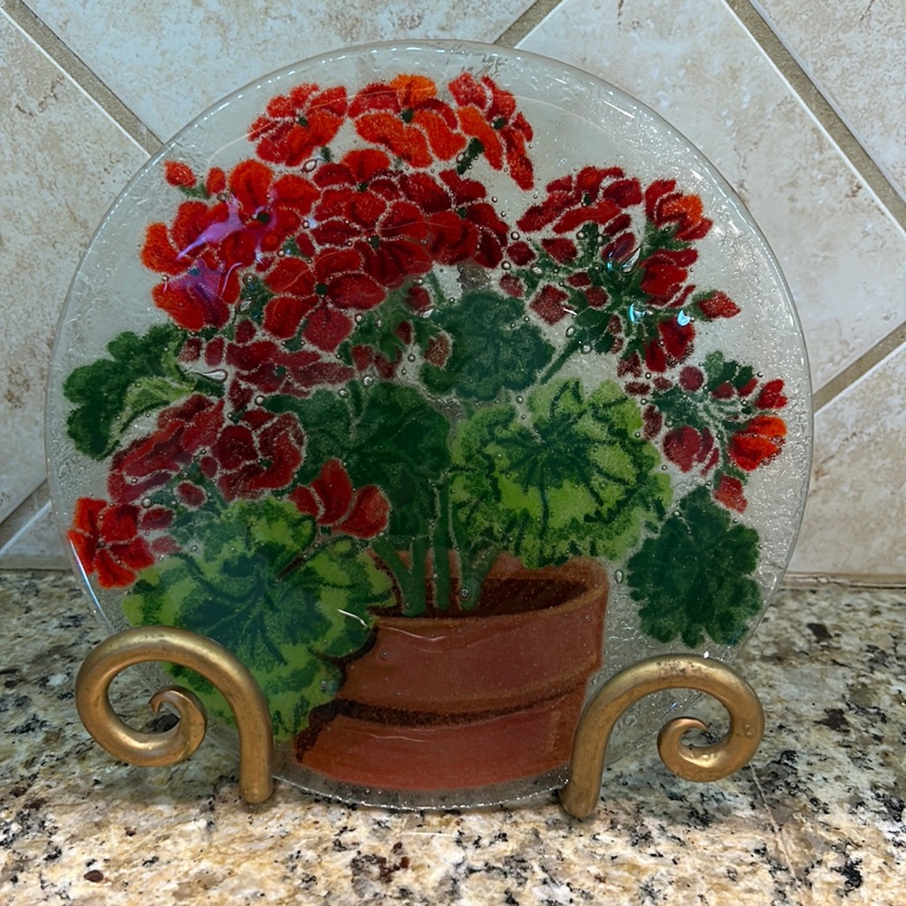 Peggy Karr Fused Glass Geranium Pot 7.75” Plate signed
